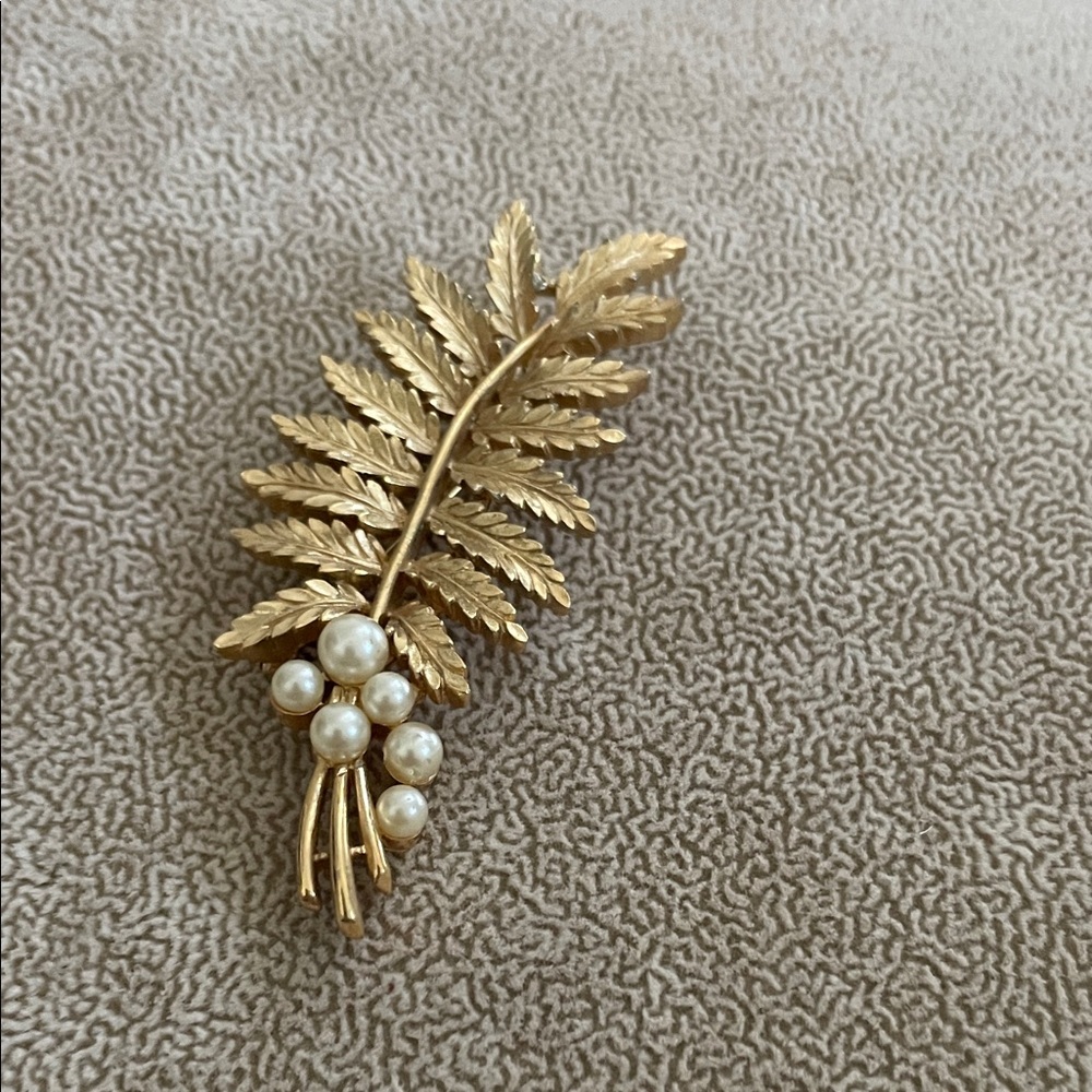 Elegant Trifari Gold Leaf Brooch with Pearls